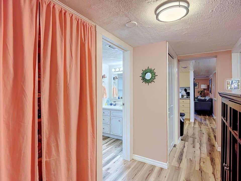 For Sale: $500,000 (2 beds, 2 baths, 1064 Square Feet)