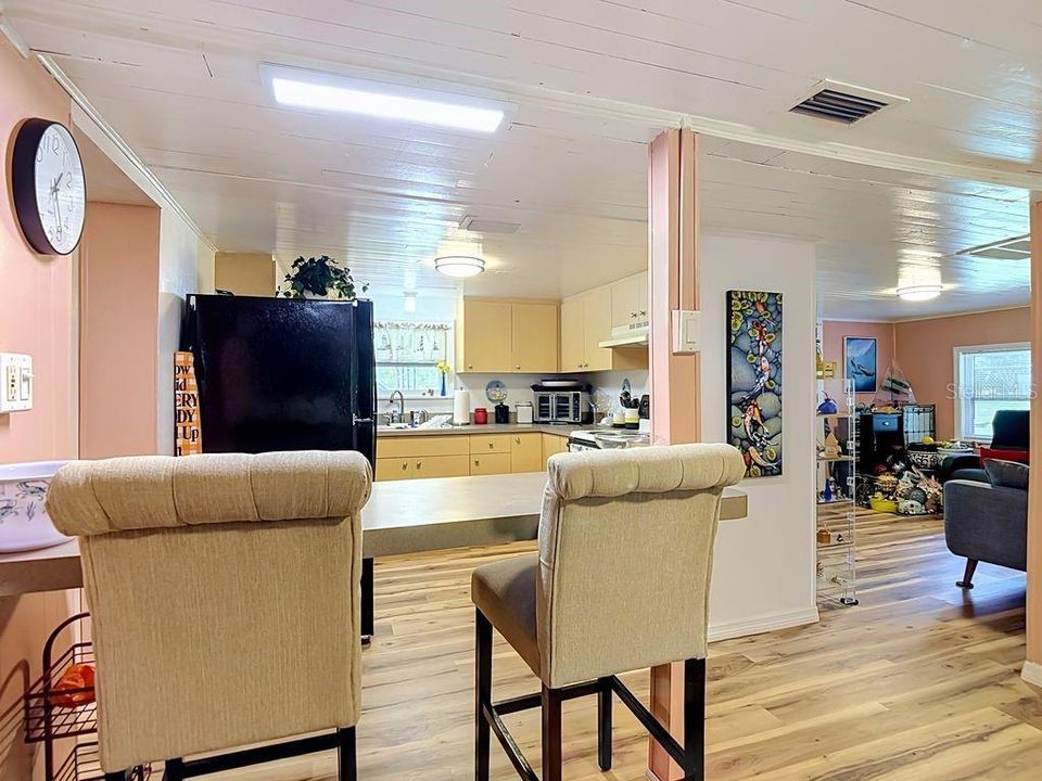 For Sale: $500,000 (2 beds, 2 baths, 1064 Square Feet)