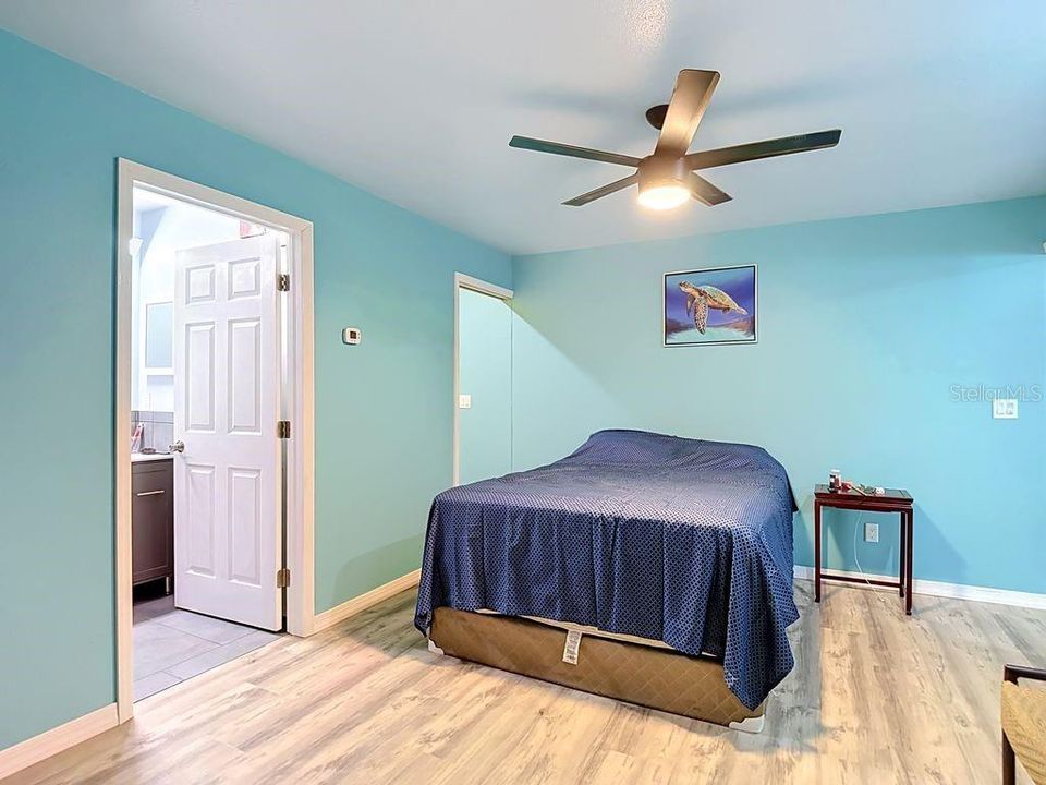 For Sale: $500,000 (2 beds, 2 baths, 1064 Square Feet)