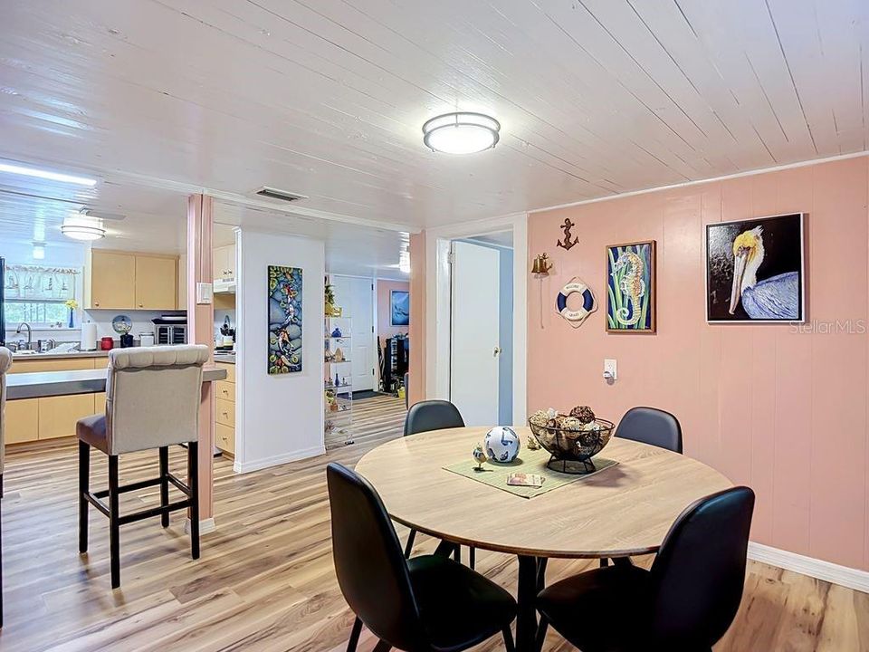 For Sale: $500,000 (2 beds, 2 baths, 1064 Square Feet)