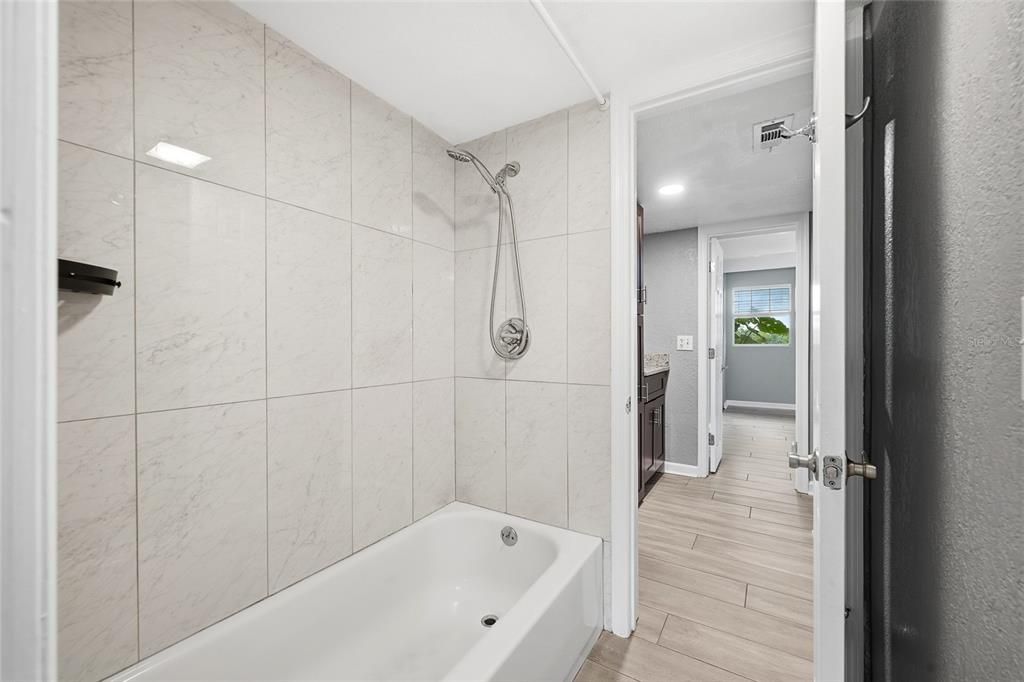 For Sale: $160,000 (2 beds, 1 baths, 1116 Square Feet)