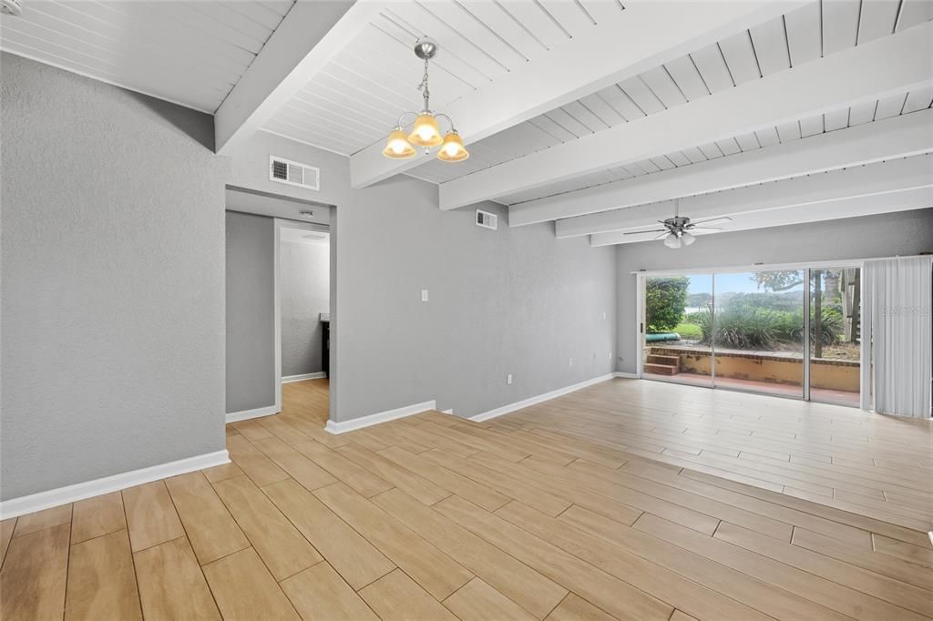 For Sale: $160,000 (2 beds, 1 baths, 1116 Square Feet)