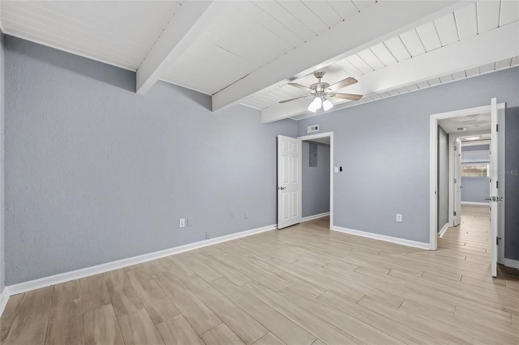 For Sale: $160,000 (2 beds, 1 baths, 1116 Square Feet)