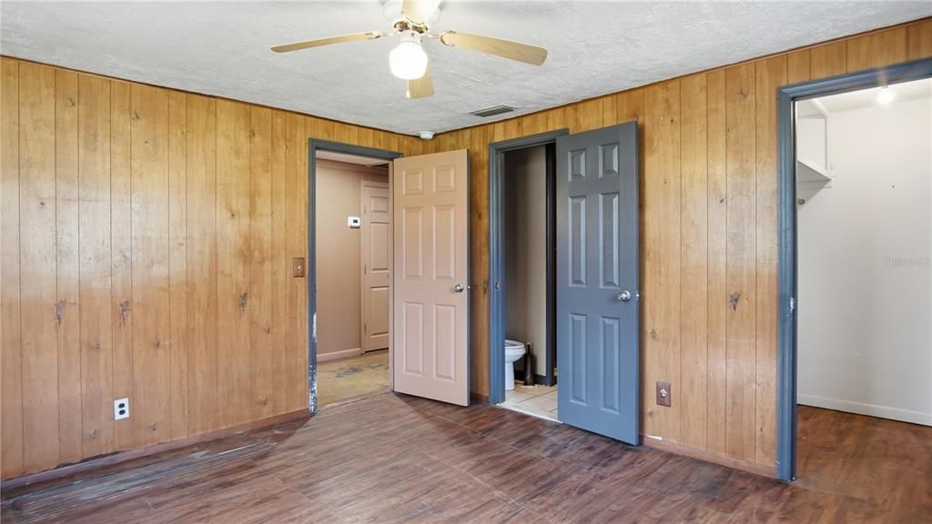 For Sale: $274,900 (4 beds, 2 baths, 2297 Square Feet)