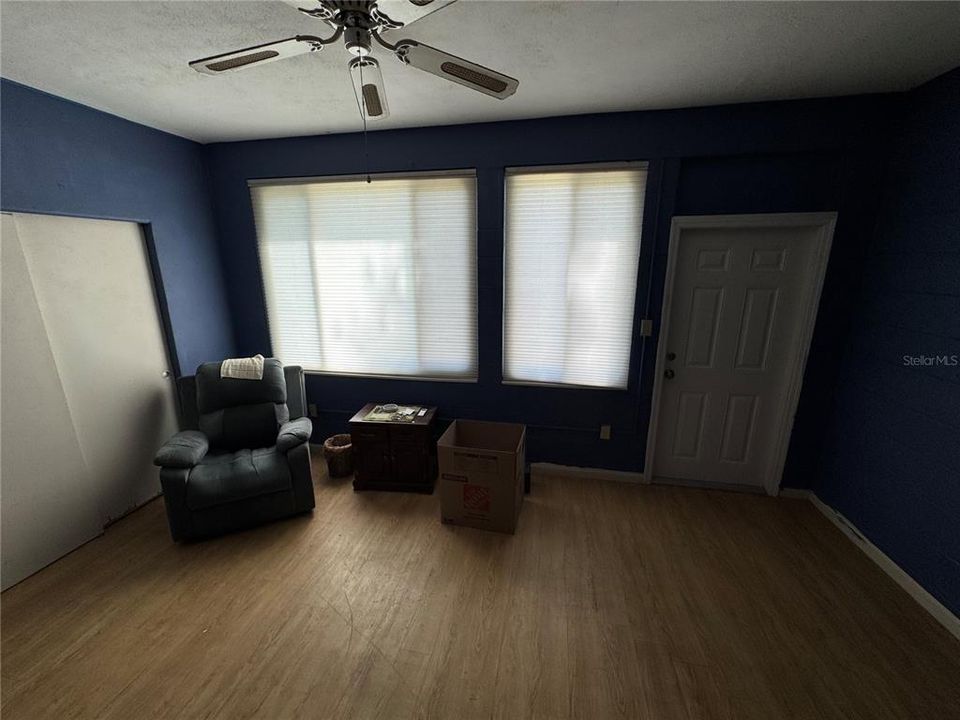 For Sale: $99,000 (1 beds, 1 baths, 825 Square Feet)