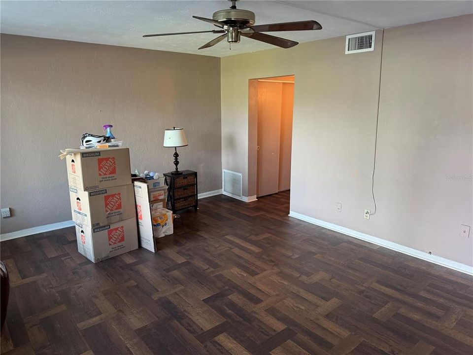 For Sale: $99,000 (1 beds, 1 baths, 825 Square Feet)