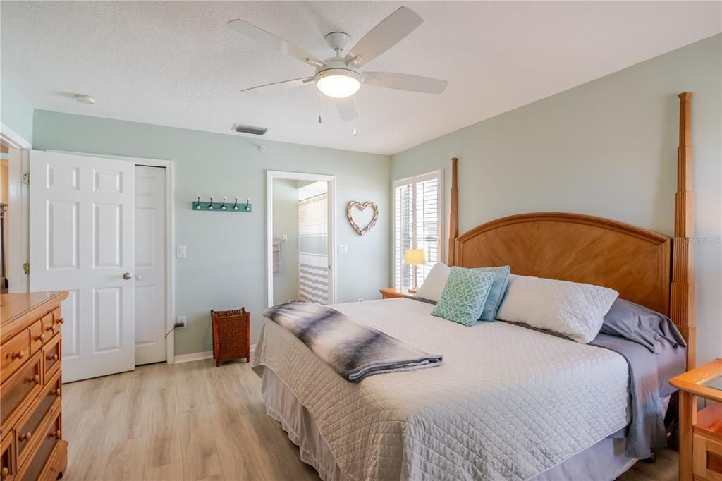 En Venta: $699,000 (2 camas, 2 baños, 1135 Pies cuadrados)