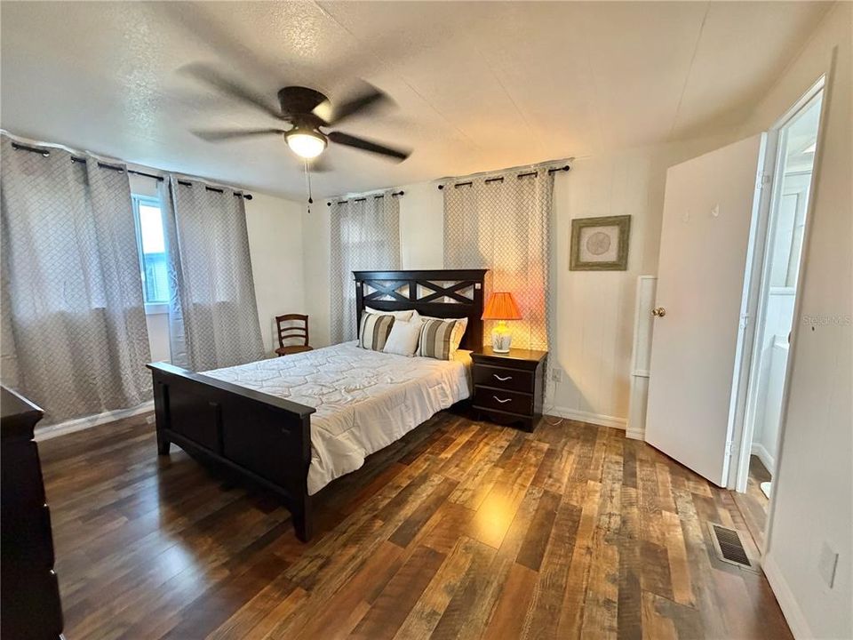 For Sale: $134,900 (2 beds, 2 baths, 1332 Square Feet)