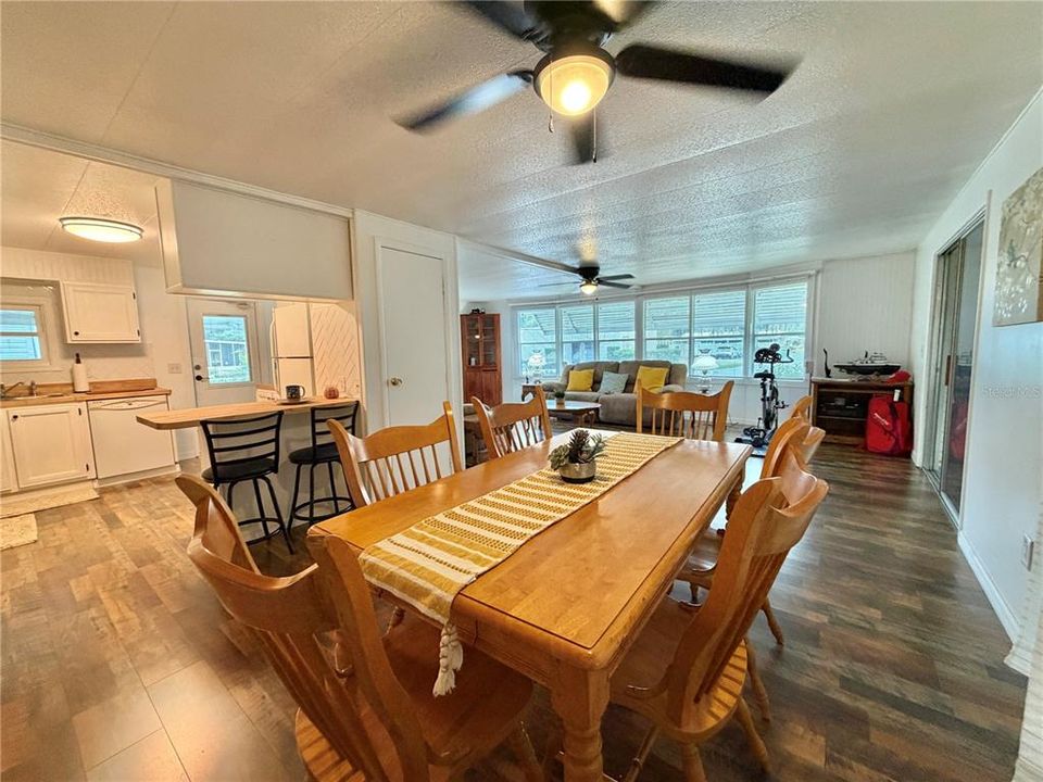 For Sale: $134,900 (2 beds, 2 baths, 1332 Square Feet)