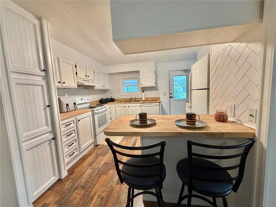 For Sale: $134,900 (2 beds, 2 baths, 1332 Square Feet)