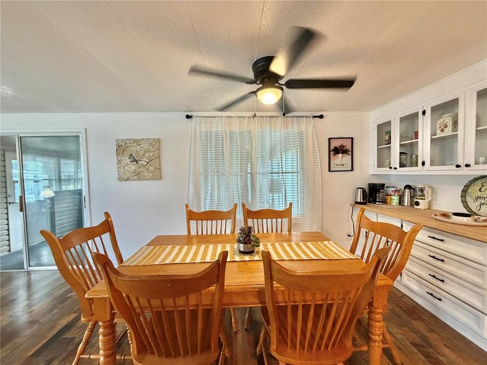 For Sale: $134,900 (2 beds, 2 baths, 1332 Square Feet)