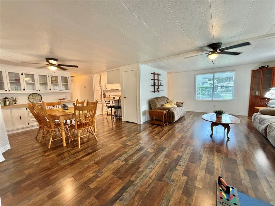 For Sale: $134,900 (2 beds, 2 baths, 1332 Square Feet)