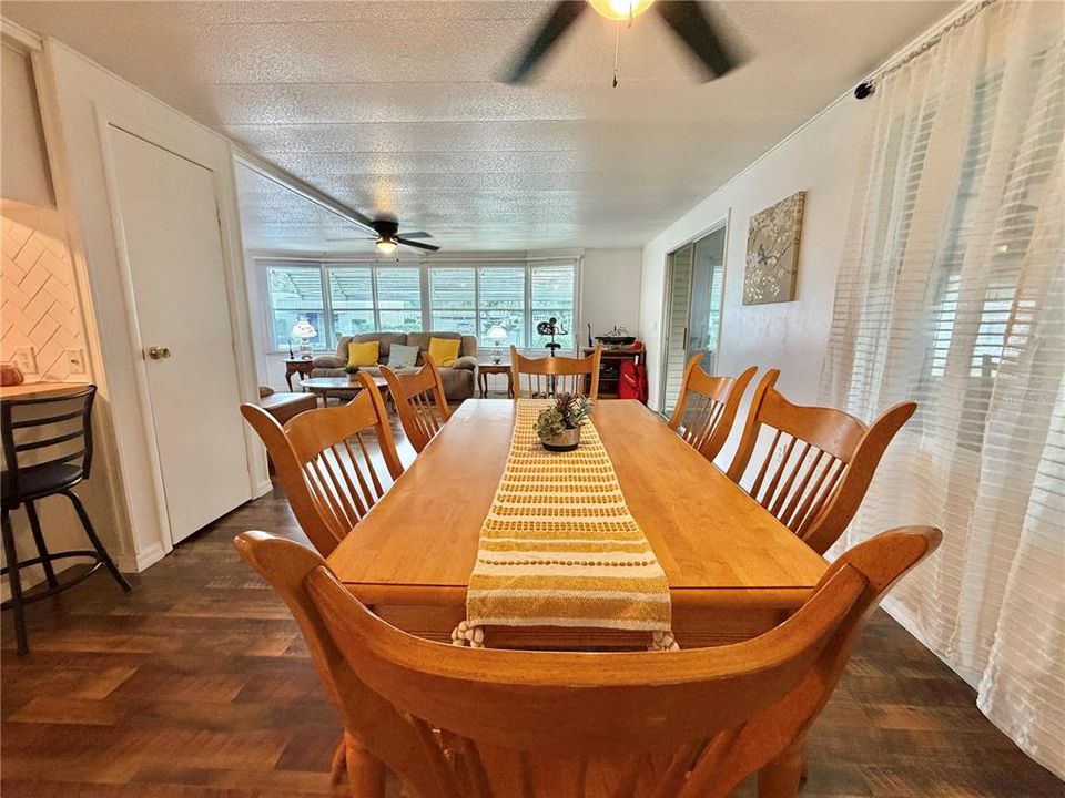 For Sale: $134,900 (2 beds, 2 baths, 1332 Square Feet)