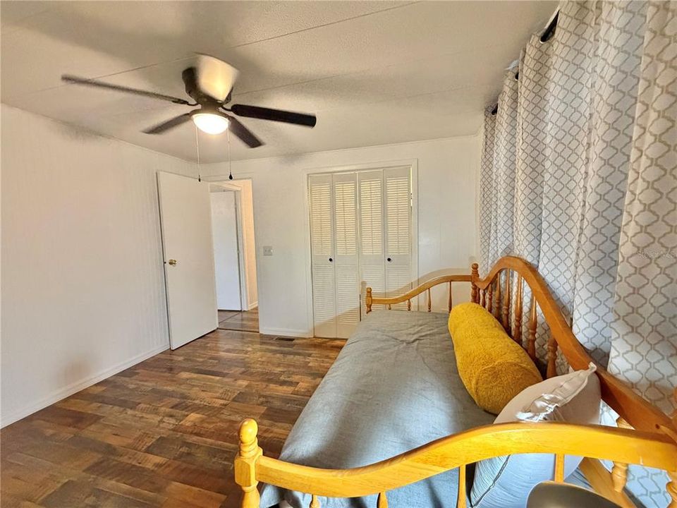 For Sale: $134,900 (2 beds, 2 baths, 1332 Square Feet)