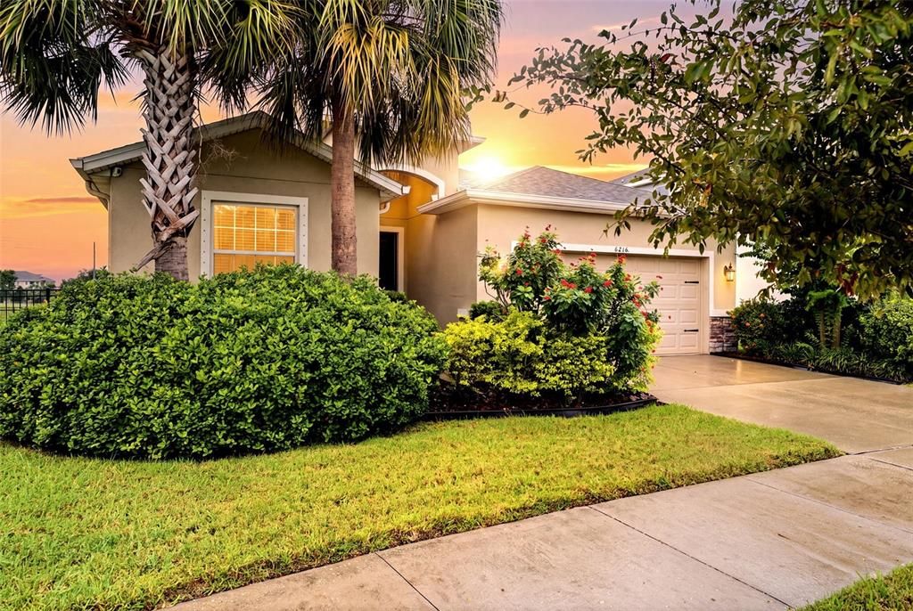 En Venta: $449,999 (4 camas, 2 baños, 1984 Pies cuadrados)