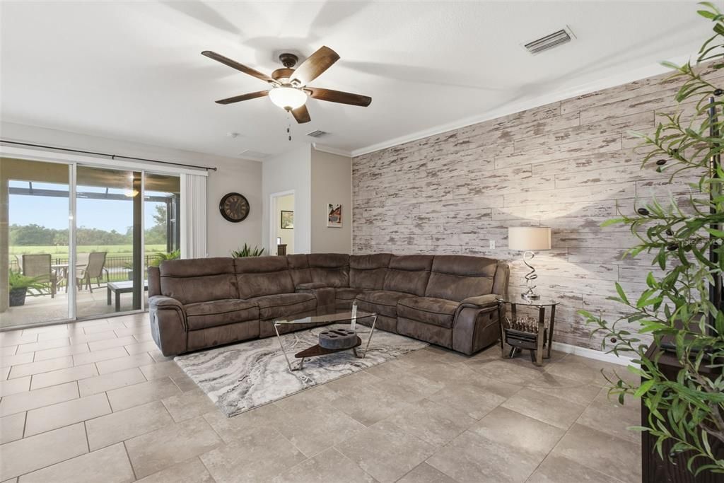 En Venta: $449,999 (4 camas, 2 baños, 1984 Pies cuadrados)