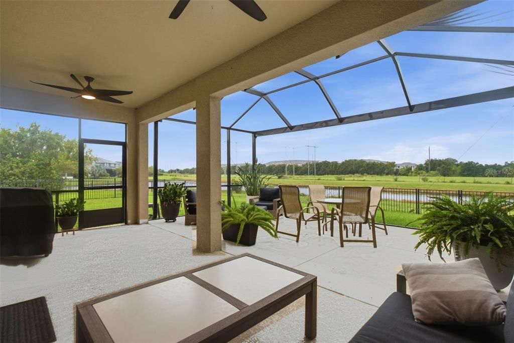 En Venta: $449,999 (4 camas, 2 baños, 1984 Pies cuadrados)