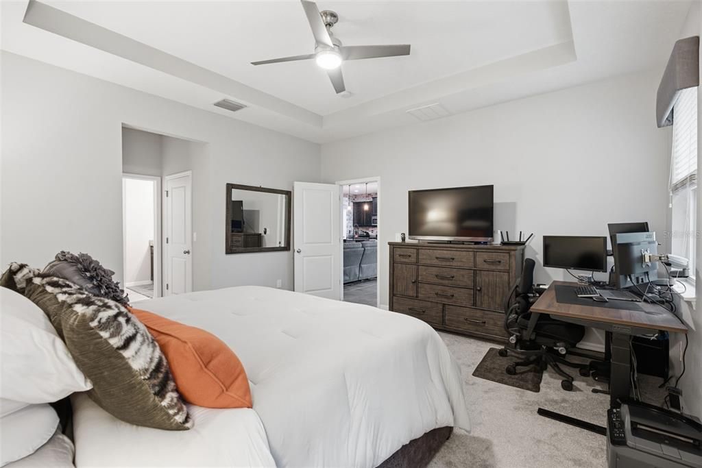 En Venta: $449,999 (4 camas, 2 baños, 1984 Pies cuadrados)