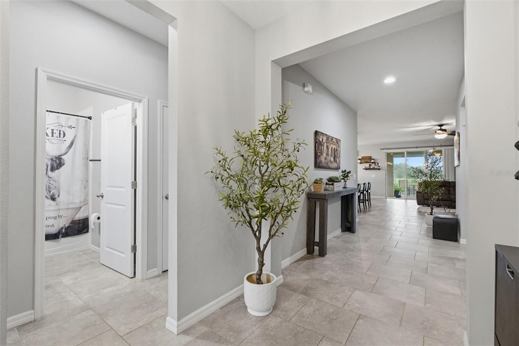 En Venta: $449,999 (4 camas, 2 baños, 1984 Pies cuadrados)
