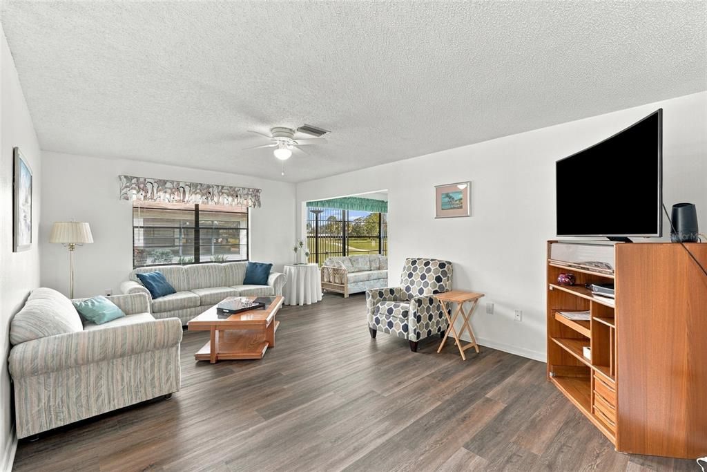 For Sale: $200,000 (2 beds, 2 baths, 1346 Square Feet)