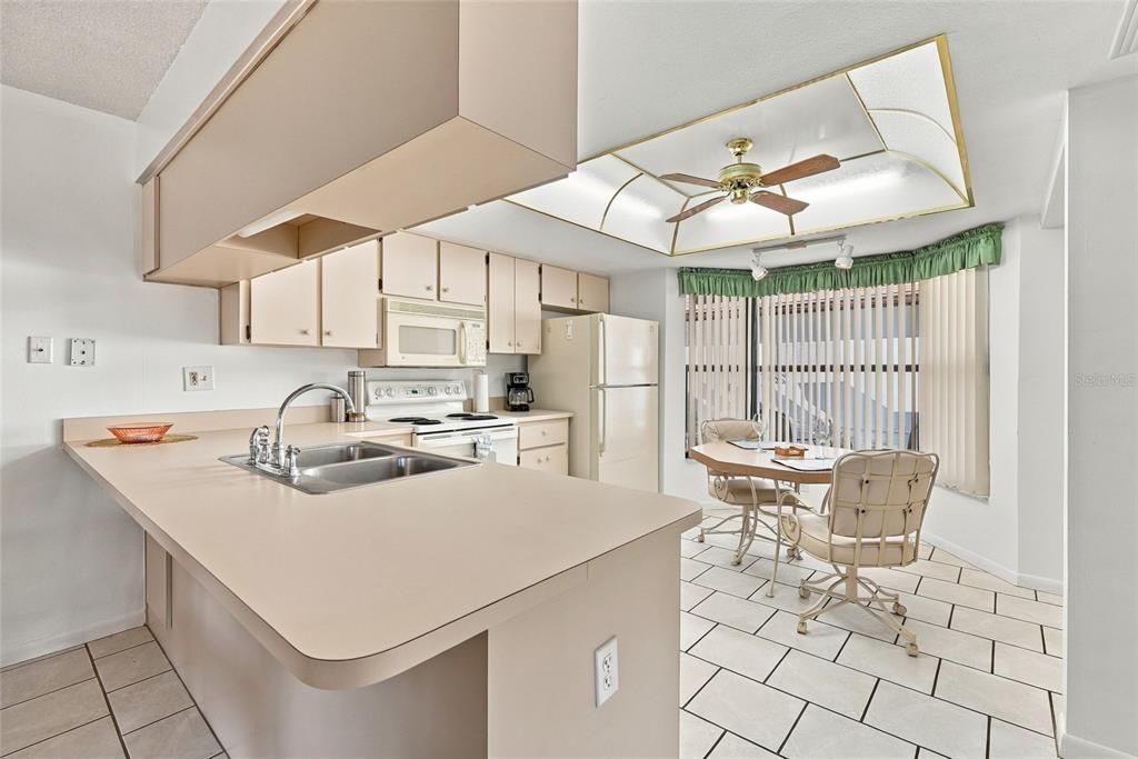 For Sale: $200,000 (2 beds, 2 baths, 1346 Square Feet)
