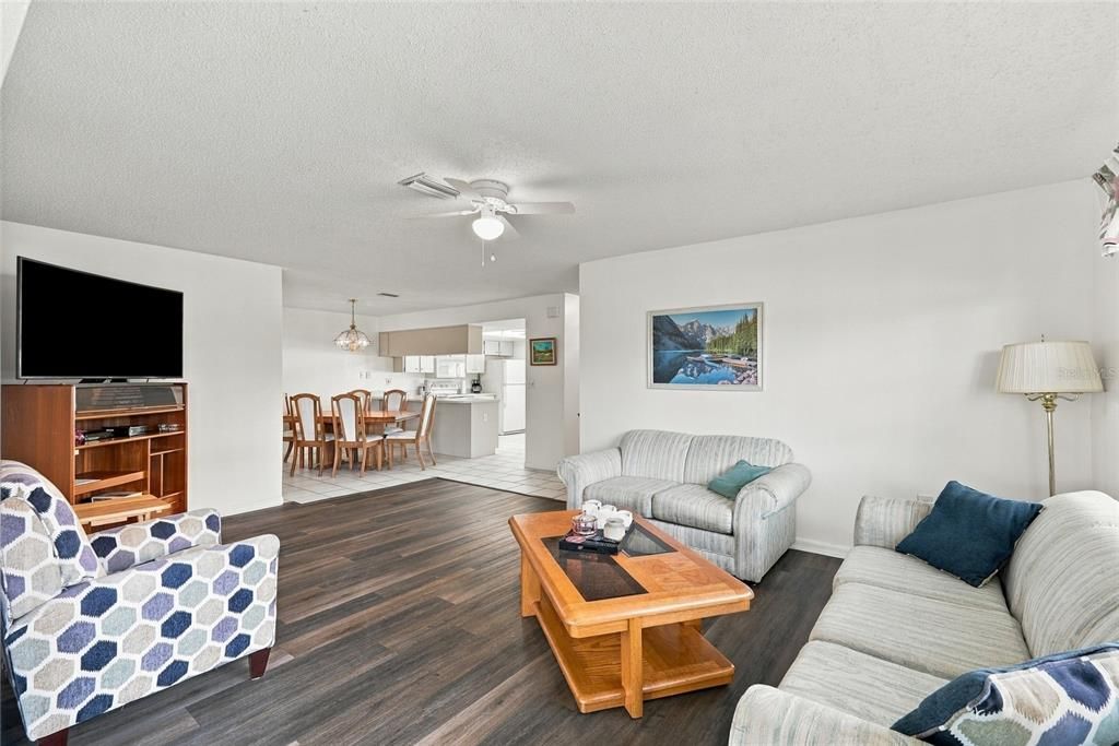 For Sale: $200,000 (2 beds, 2 baths, 1346 Square Feet)