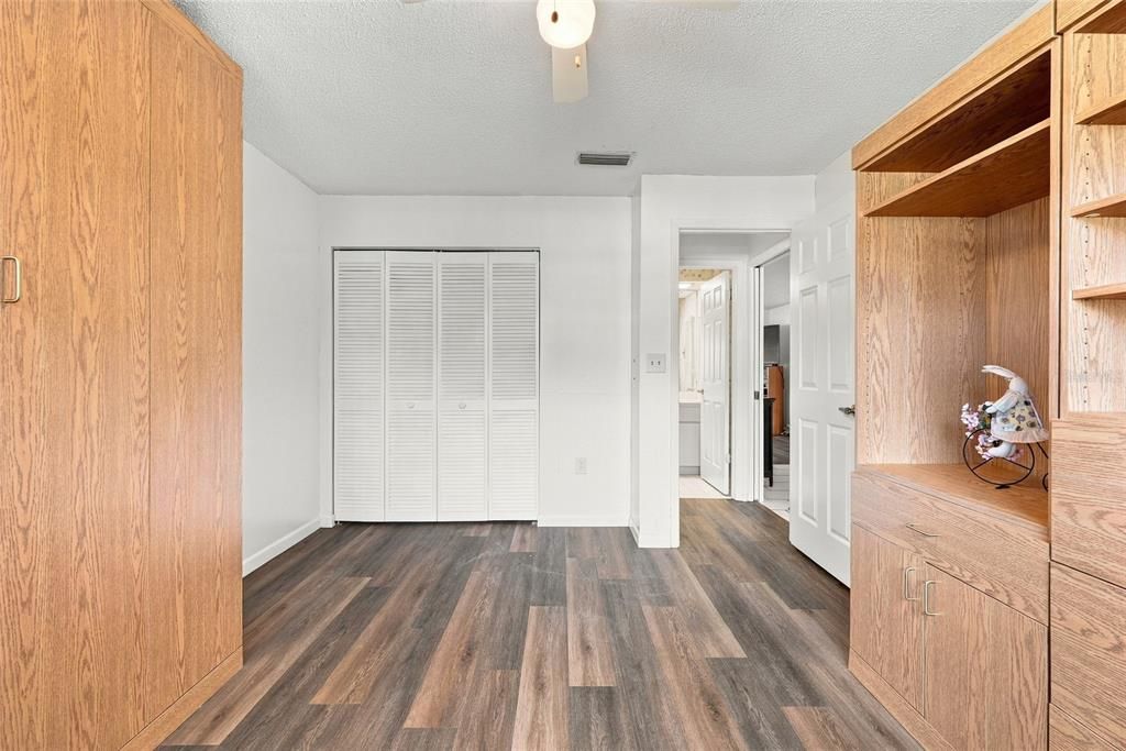 For Sale: $200,000 (2 beds, 2 baths, 1346 Square Feet)
