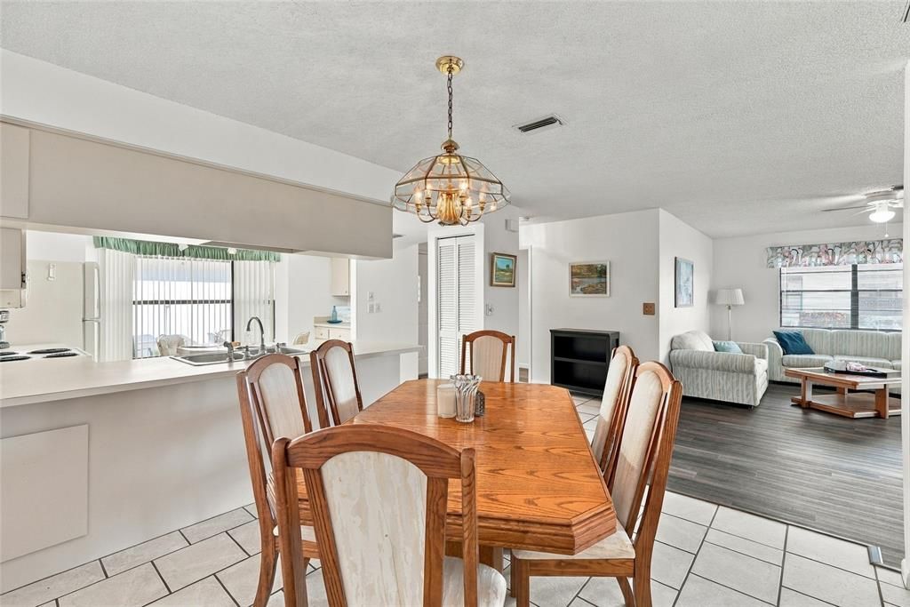 For Sale: $200,000 (2 beds, 2 baths, 1346 Square Feet)