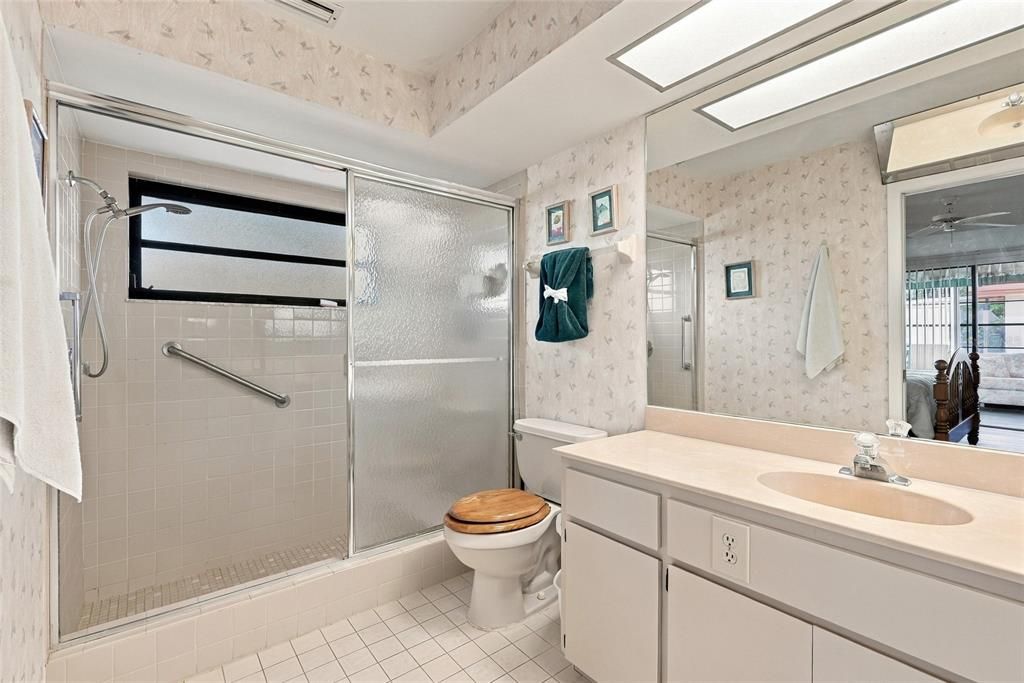 For Sale: $200,000 (2 beds, 2 baths, 1346 Square Feet)
