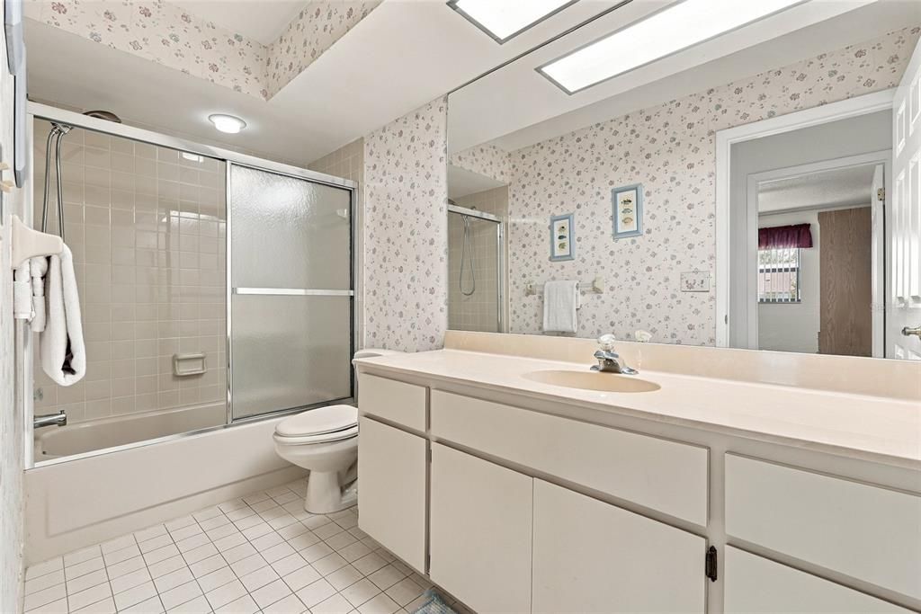 For Sale: $200,000 (2 beds, 2 baths, 1346 Square Feet)