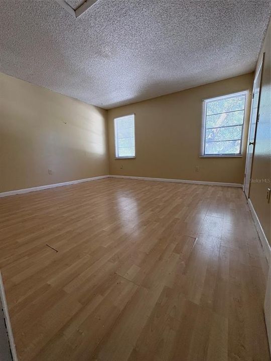 En Venta: $162,000 (3 camas, 2 baños, 1302 Pies cuadrados)