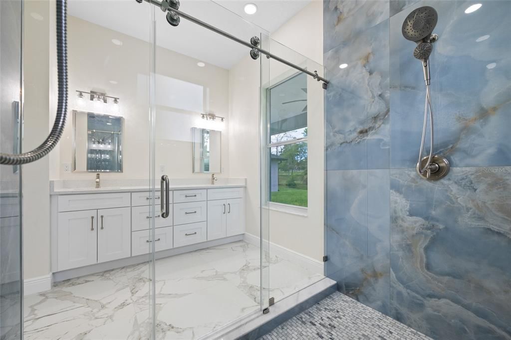 For Sale: $475,000 (4 beds, 2 baths, 2061 Square Feet)