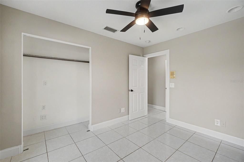 En Venta: $425,000 (4 camas, 2 baños, 1372 Pies cuadrados)