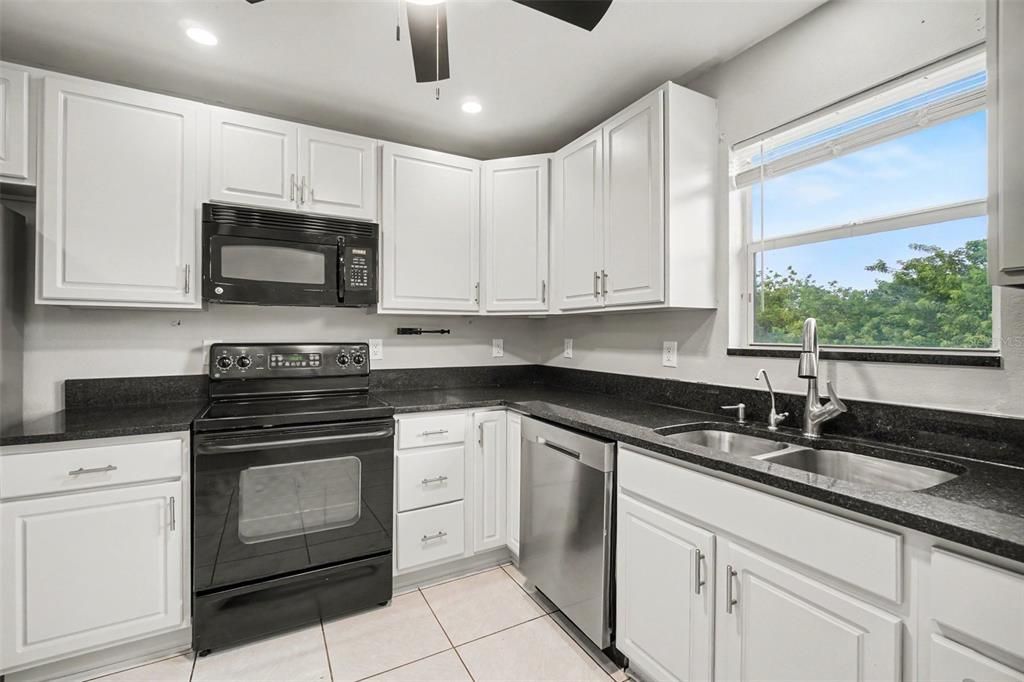 En Venta: $425,000 (4 camas, 2 baños, 1372 Pies cuadrados)