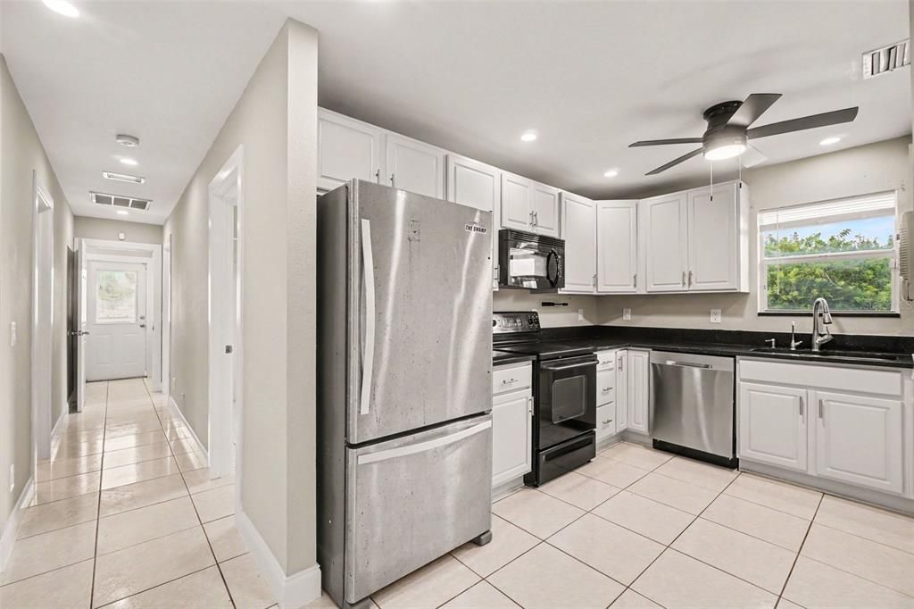 En Venta: $425,000 (4 camas, 2 baños, 1372 Pies cuadrados)