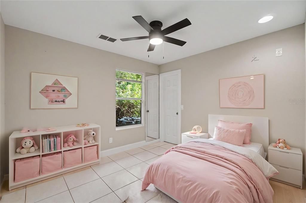 En Venta: $425,000 (4 camas, 2 baños, 1372 Pies cuadrados)