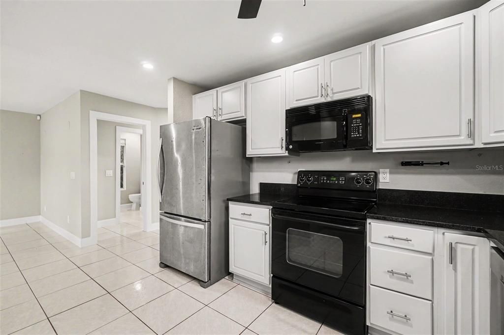 En Venta: $425,000 (4 camas, 2 baños, 1372 Pies cuadrados)