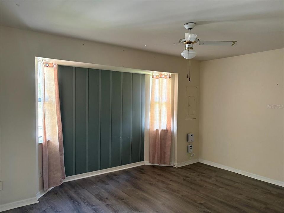 На продажу: $169,000 (4 спален, 2 ванн, 1600 Квадратных фут)