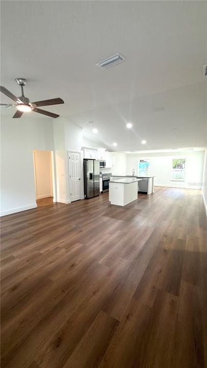 For Rent: $2,300 (3 beds, 2 baths, 1559 Square Feet)