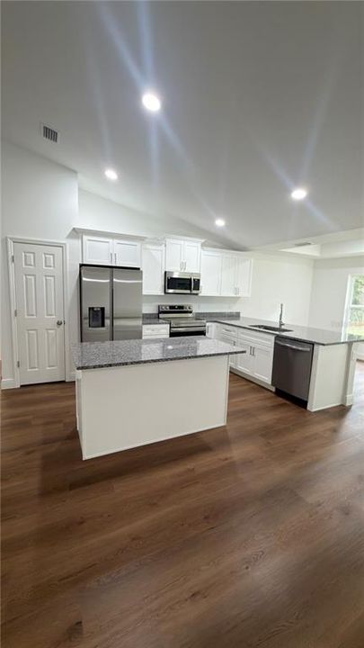 For Rent: $2,300 (3 beds, 2 baths, 1559 Square Feet)