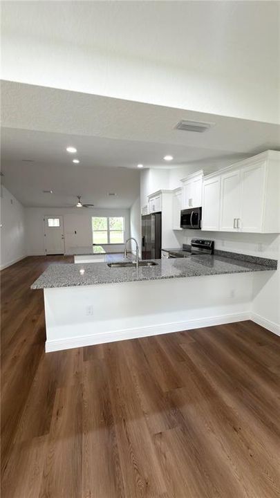 For Rent: $2,300 (3 beds, 2 baths, 1559 Square Feet)