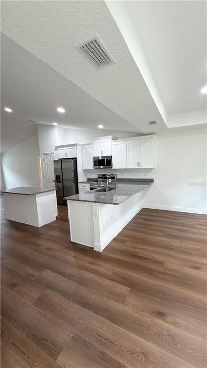 For Rent: $2,300 (3 beds, 2 baths, 1559 Square Feet)