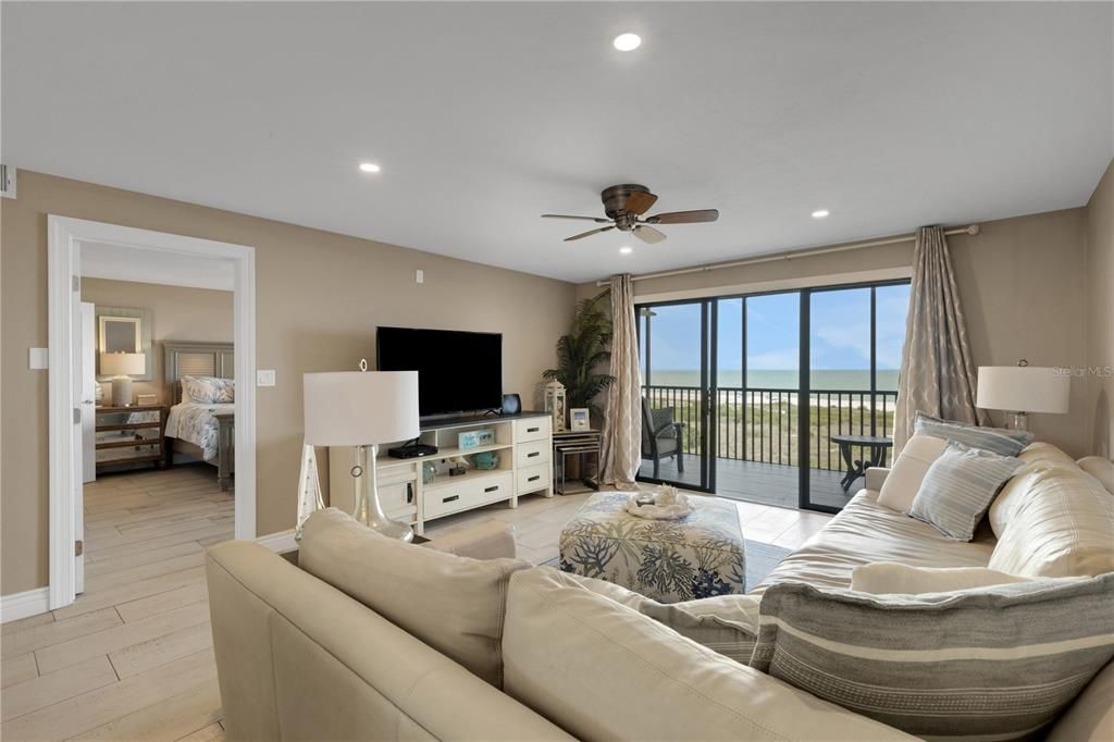 For Sale: $1,695,000 (2 beds, 2 baths, 1316 Square Feet)