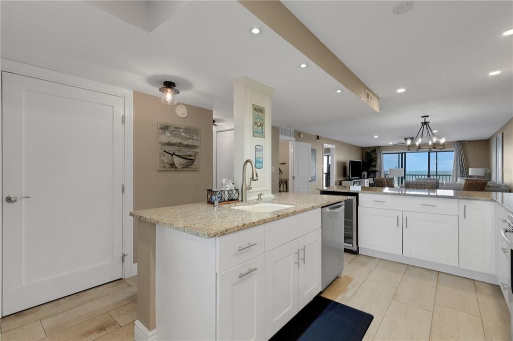 For Sale: $1,695,000 (2 beds, 2 baths, 1316 Square Feet)