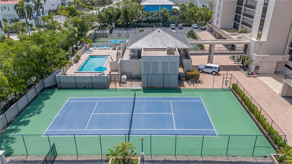 For Sale: $1,695,000 (2 beds, 2 baths, 1316 Square Feet)