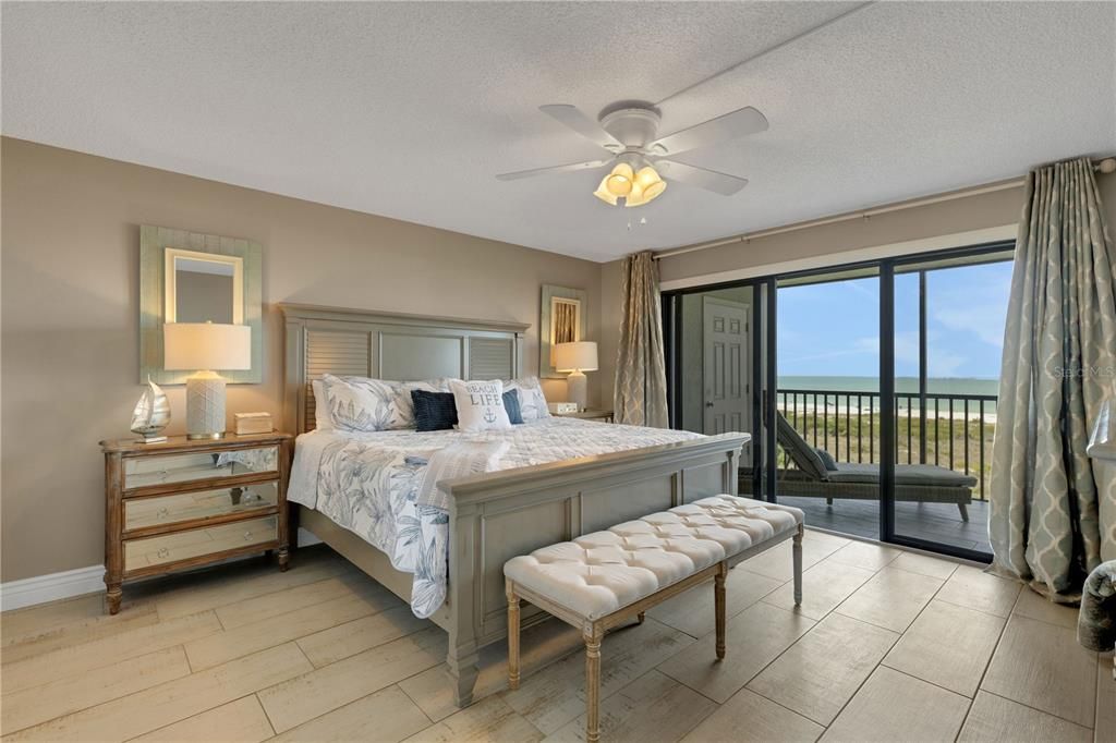 For Sale: $1,695,000 (2 beds, 2 baths, 1316 Square Feet)
