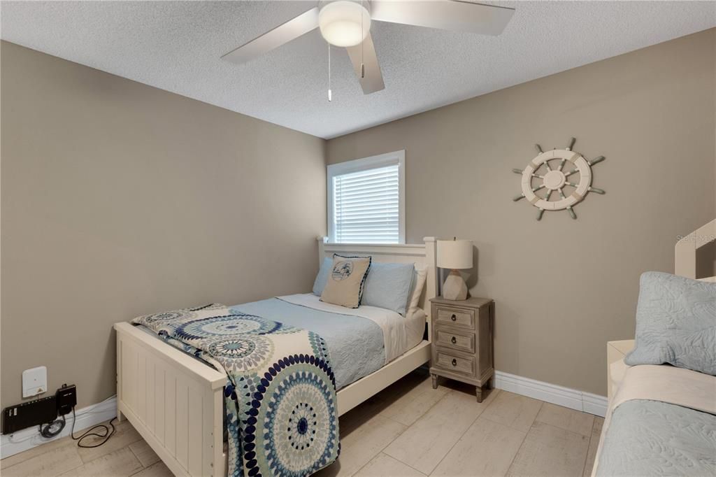 For Sale: $1,695,000 (2 beds, 2 baths, 1316 Square Feet)