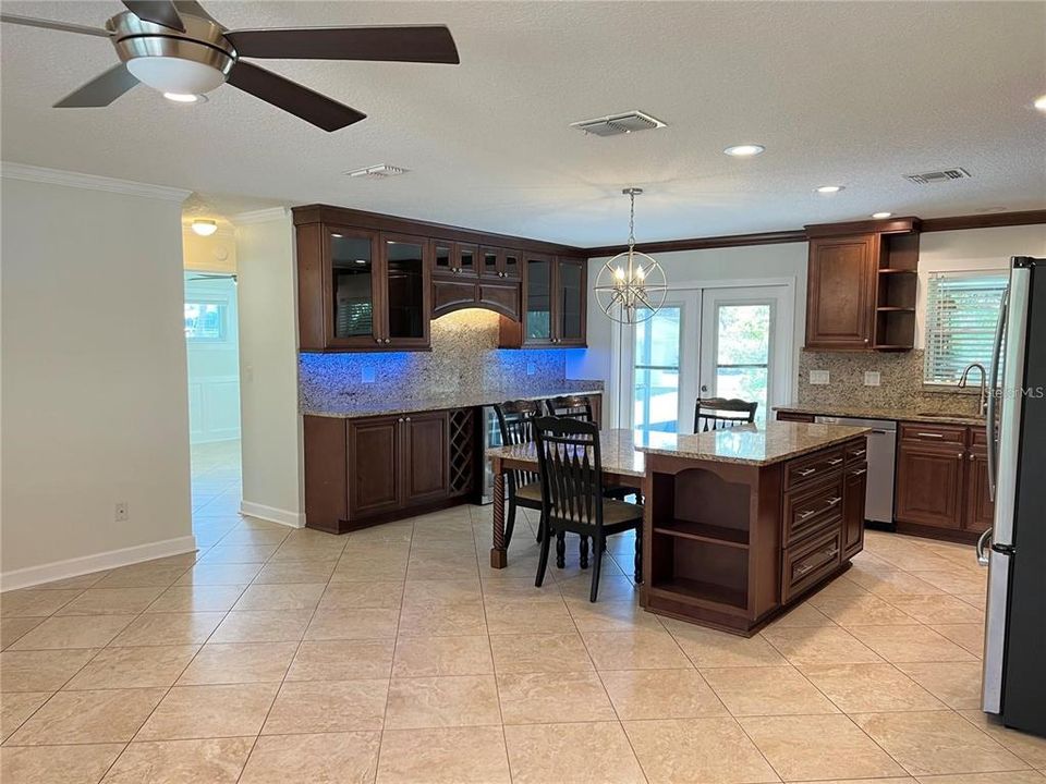 For Rent: $2,450 (3 beds, 2 baths, 1246 Square Feet)