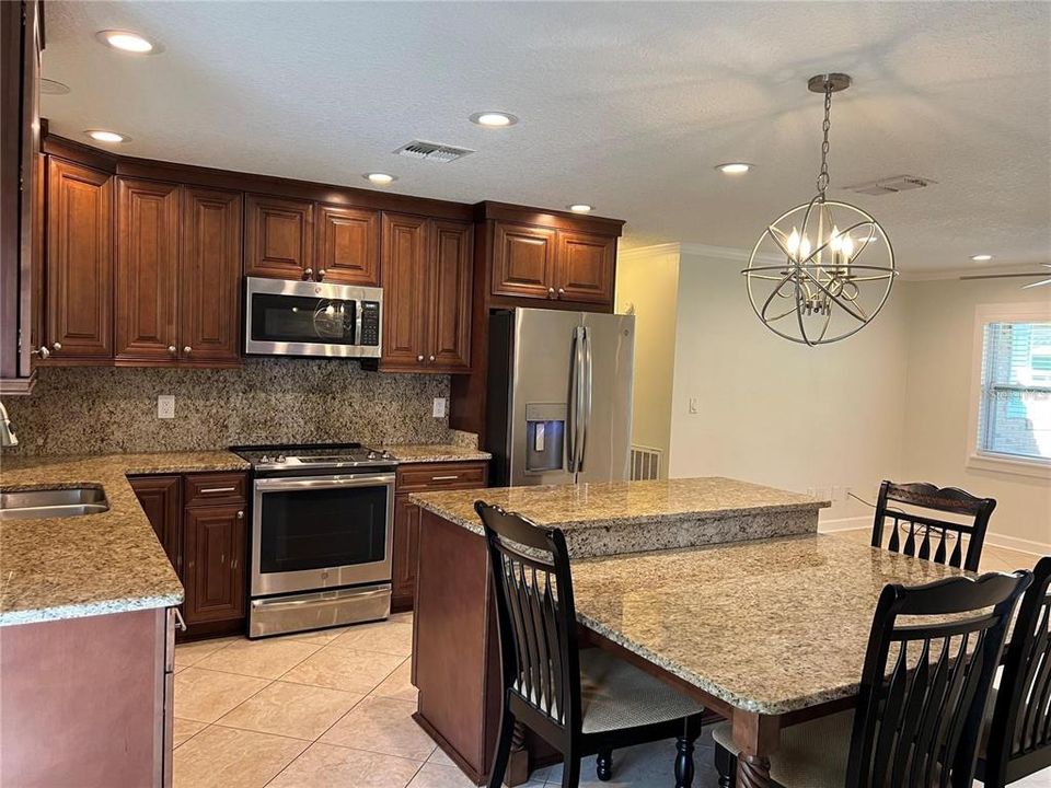 For Rent: $2,450 (3 beds, 2 baths, 1246 Square Feet)