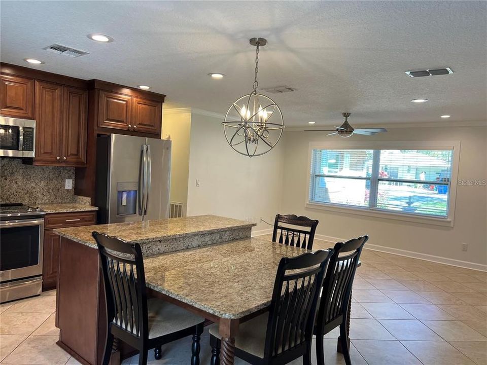 For Rent: $2,450 (3 beds, 2 baths, 1246 Square Feet)